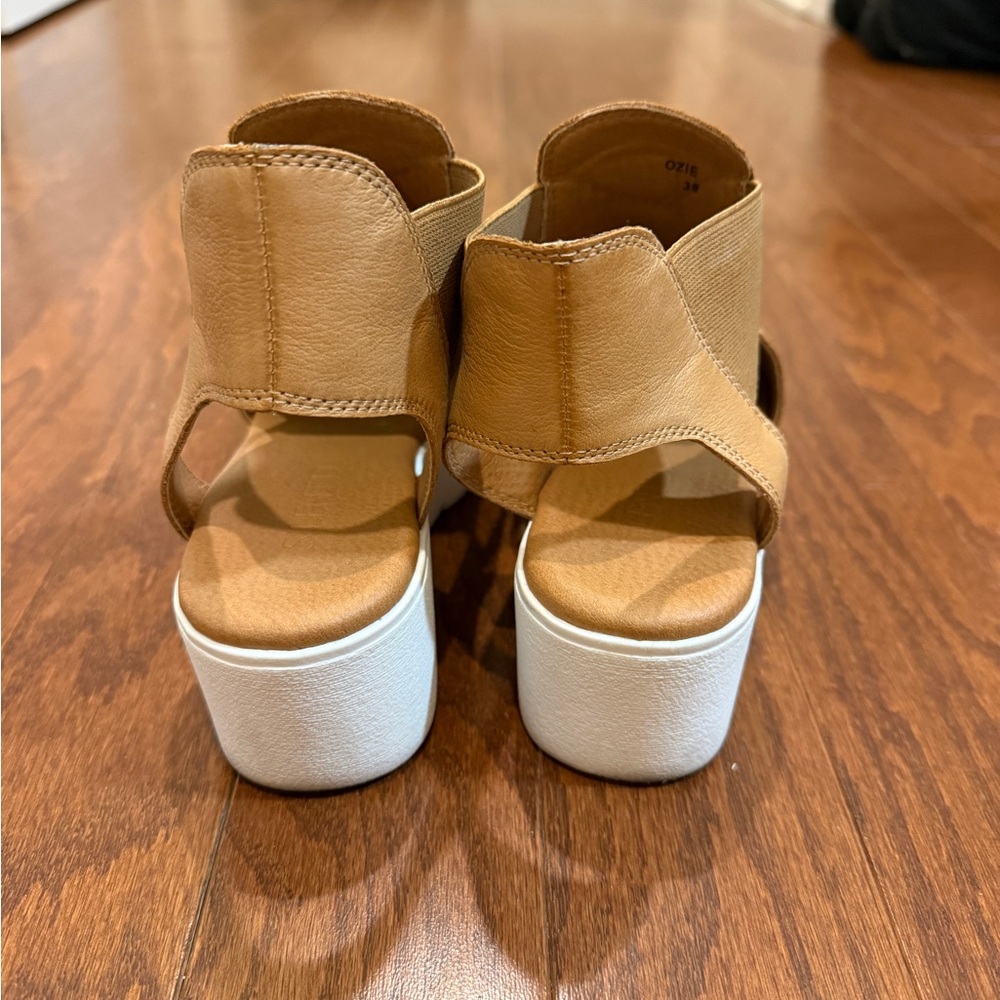 Silent D wedges - Picture 3 of 5